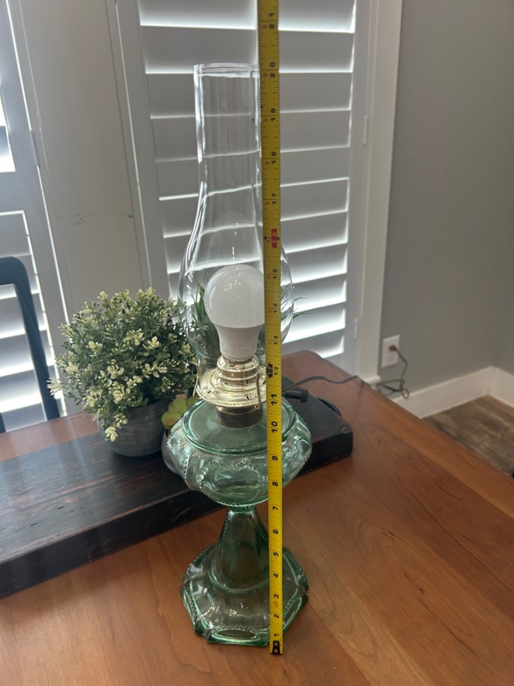 Vintage Seagreen Depression Glass Queen Of Hearts Oil Lamp - Picture 5 of 11